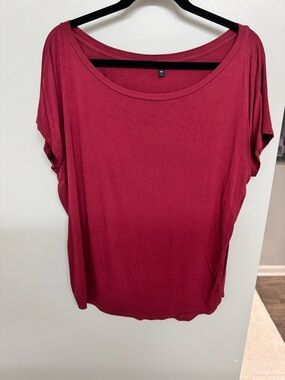 Express Women's Scoop Neck Short Sleeve Tee - Berry Red